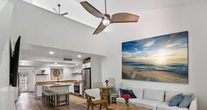 Peaceful 2-bedroom townhome across the street from beach in N. Hutchinson Island