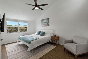 Room - Peaceful 2-bedroom townhome across the street from beach in N. Hutchinson Island (Fort Pierce)