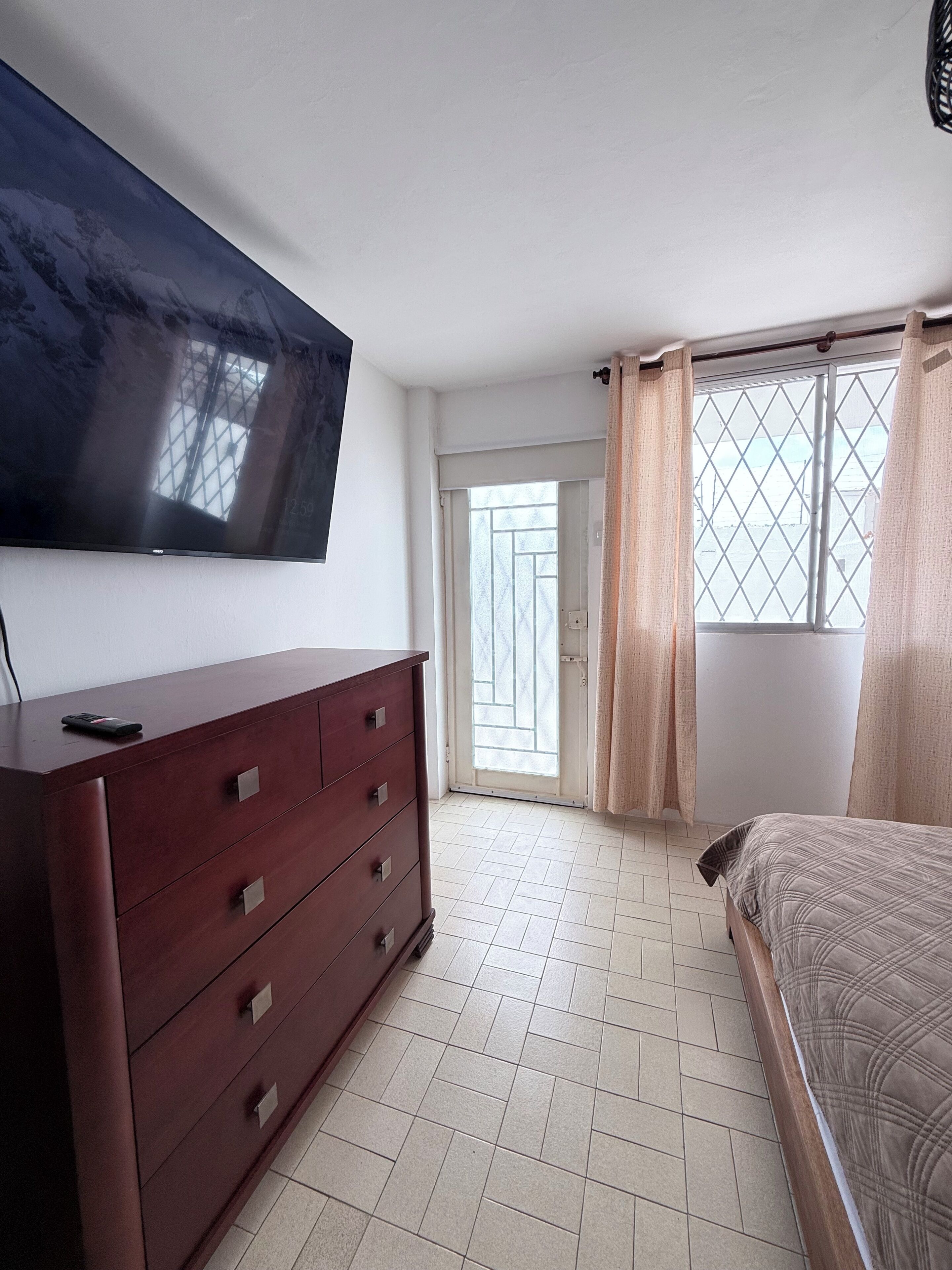 3 bedrooms, bed sheets
