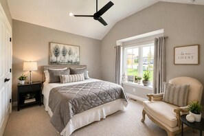 4 bedrooms, desk, iron/ironing board, travel cot - Perfect Base for the World Cup, Well Furnished (Blue Springs)