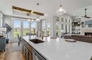 Interior - Perfect Base for the World Cup, Well Furnished (Blue Springs)