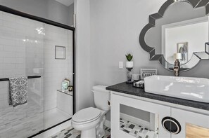 Shower, hair dryer, towels, shampoo