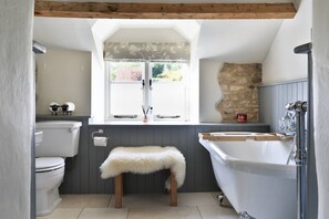 Towels - Elegant Cotswold Cottage in Northleach (Northleach)
