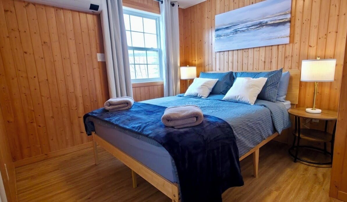 WiFi, bed sheets