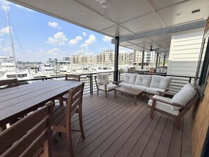 Outdoor dining - Newport @ The Cove Riverwalk Villas (Wilmington)