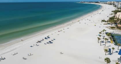 03 minutes from the beach and famous restaurants.