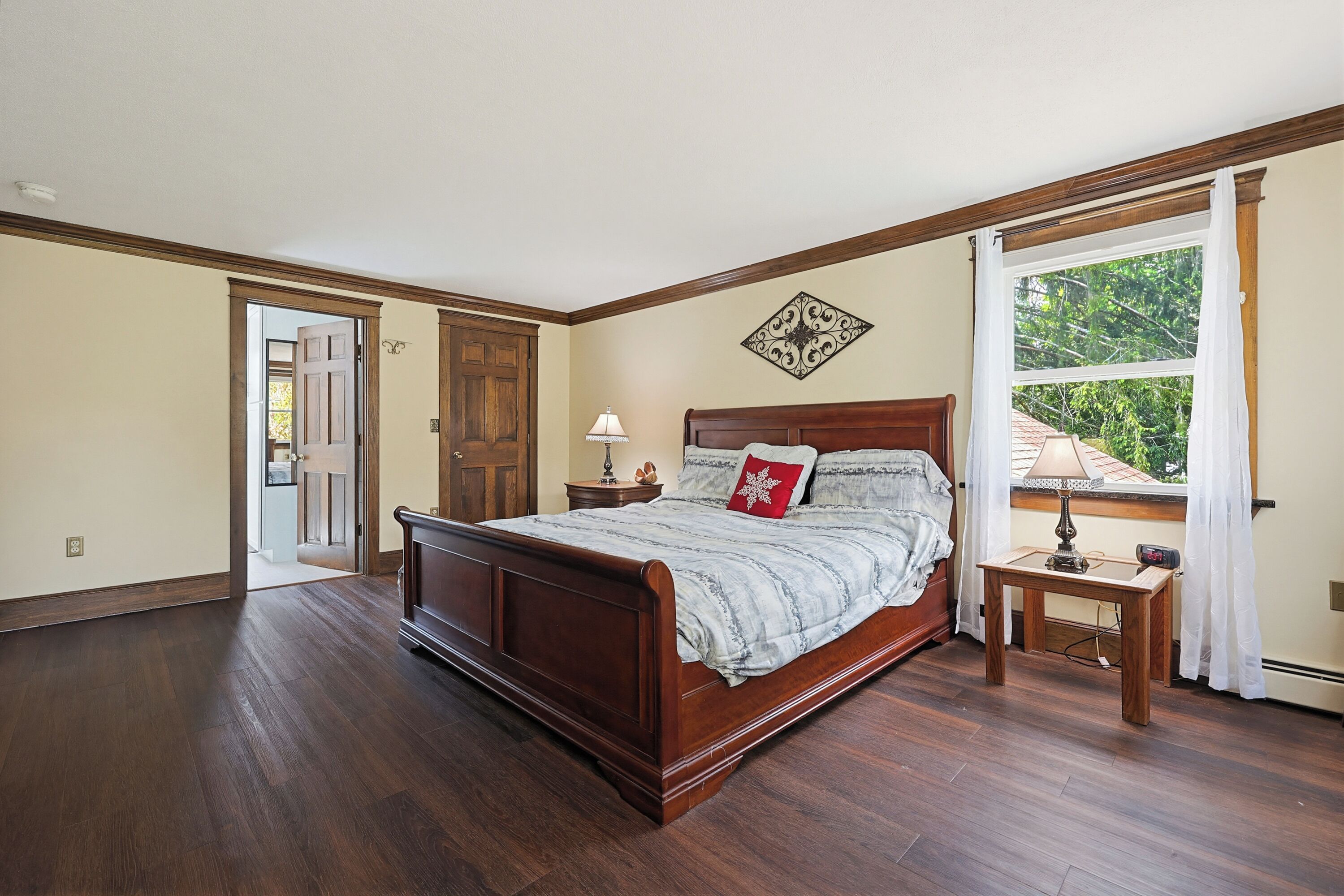 4 bedrooms, desk, free WiFi, bed sheets