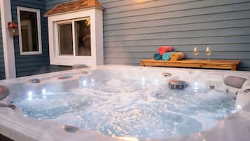 Indoor spa tub