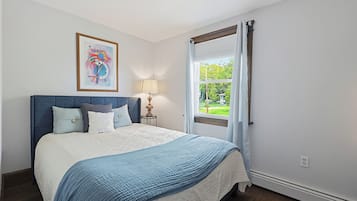 4 bedrooms, desk, free WiFi, bed sheets