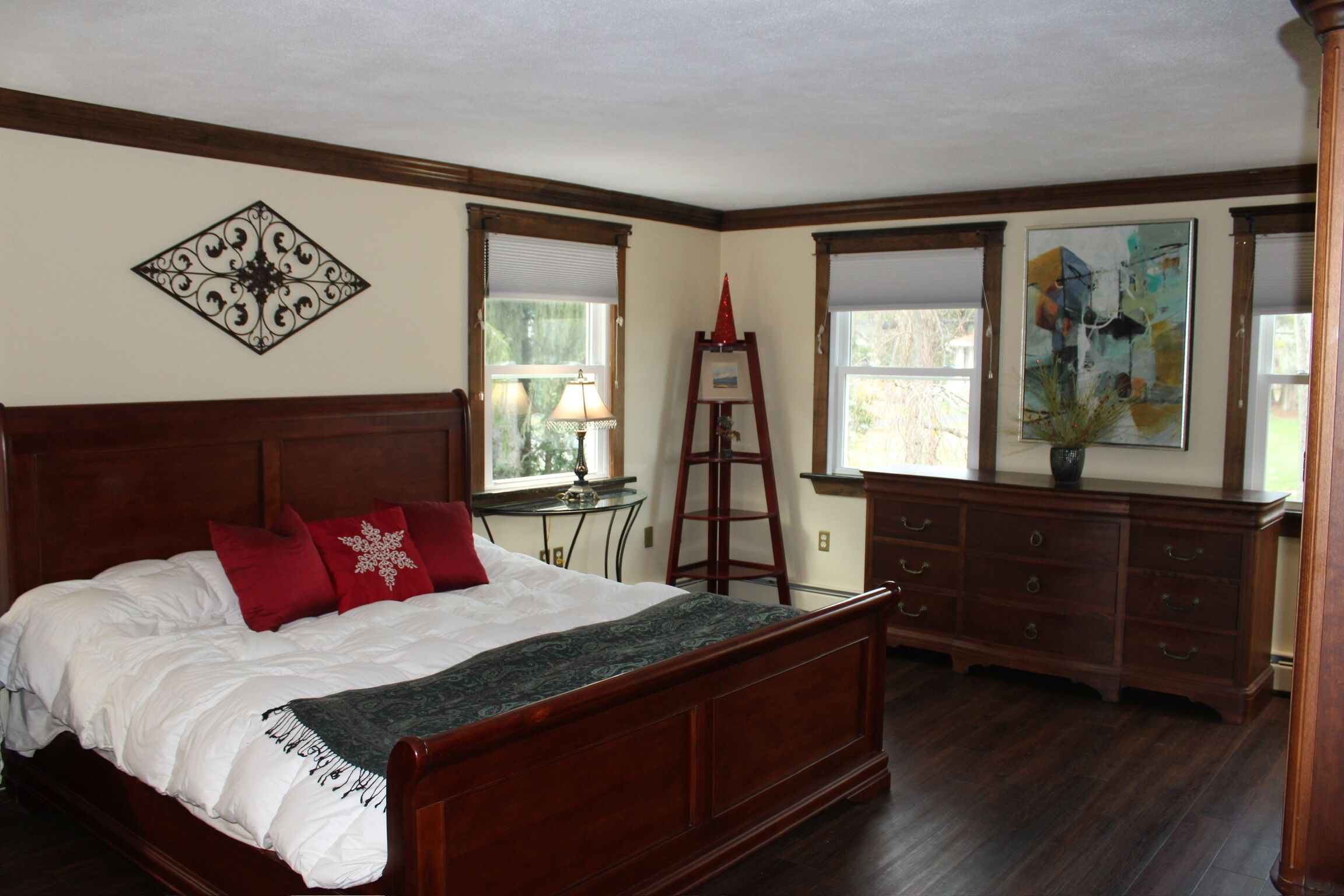 4 bedrooms, desk, free WiFi, bed sheets