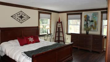 4 bedrooms, desk, free WiFi, bed sheets