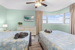 Desk, iron/ironing board, WiFi, bed sheets - Oceanfront Condo With Pool - Steps To The Beach (Ocean City)