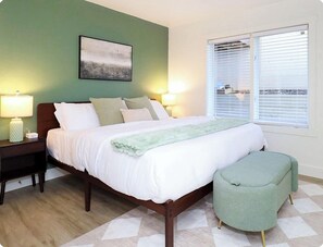 2 bedrooms, in-room safe, iron/ironing board, free WiFi - Creekfront 2BR Branson Retreat Sleeps 6 w/ Patio, Gym & Resort Amenities (Branson)
