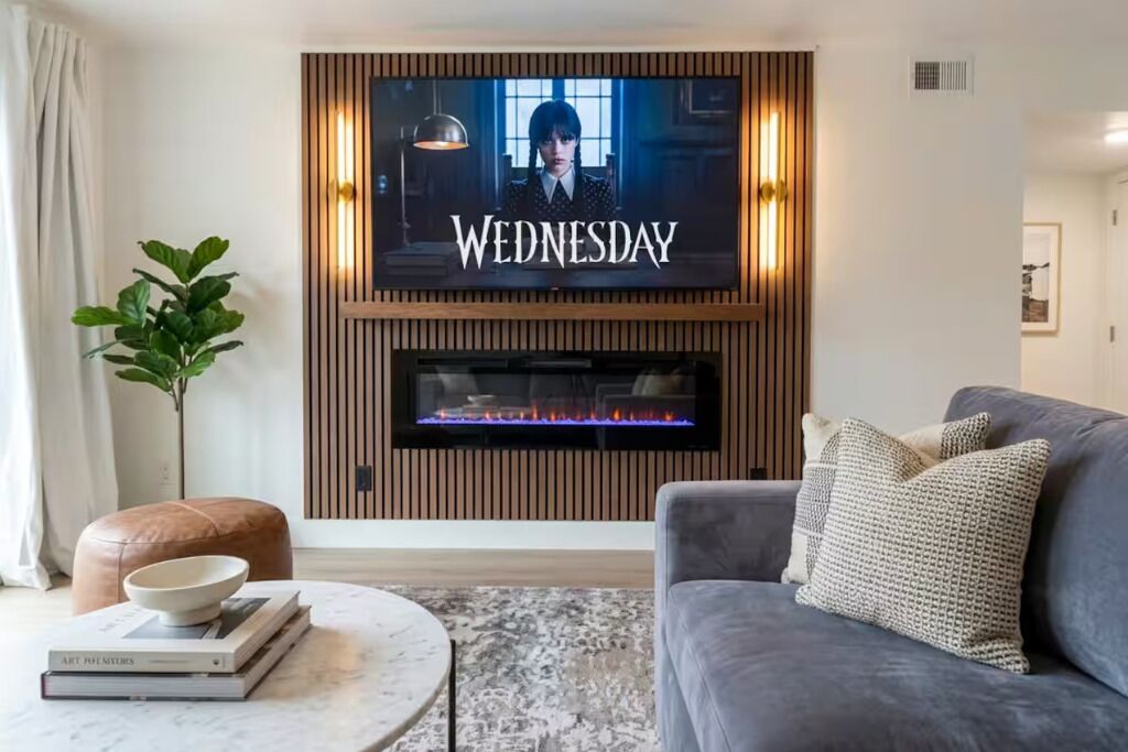 Smart TV, fireplace