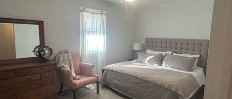 4 bedrooms, WiFi, bed sheets