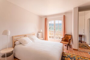 Iron/ironing board, bed sheets - La Petite Caïre - Belle maison avec grand jardin (Plan-d'Aups-Sainte-Baume)