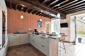 Fridge, microwave, oven, dishwasher - L'Etang Guillaume - Avec Jacuzzi, jardin de 5000m2 (Poilley)