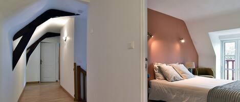 Iron/ironing board, free WiFi