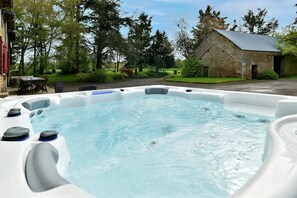Bain à remous extérieur