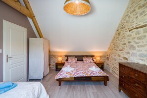 Bügeleisen/Bügelbrett, kostenloses WLAN, Bettwäsche