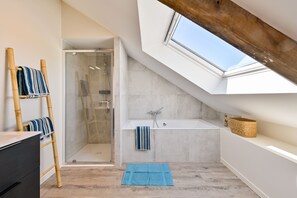 Hair dryer, towels - Les Agapanthes - 1000 m² de jardin (Tréal)
