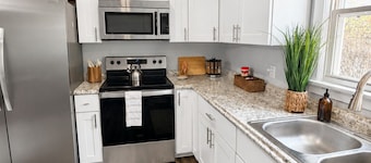Spacious Portsmouth Getaway w/Game Room