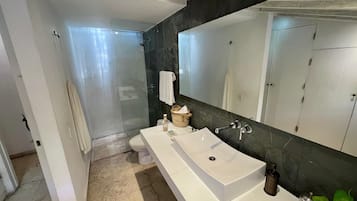 Shower, towels, soap, shampoo