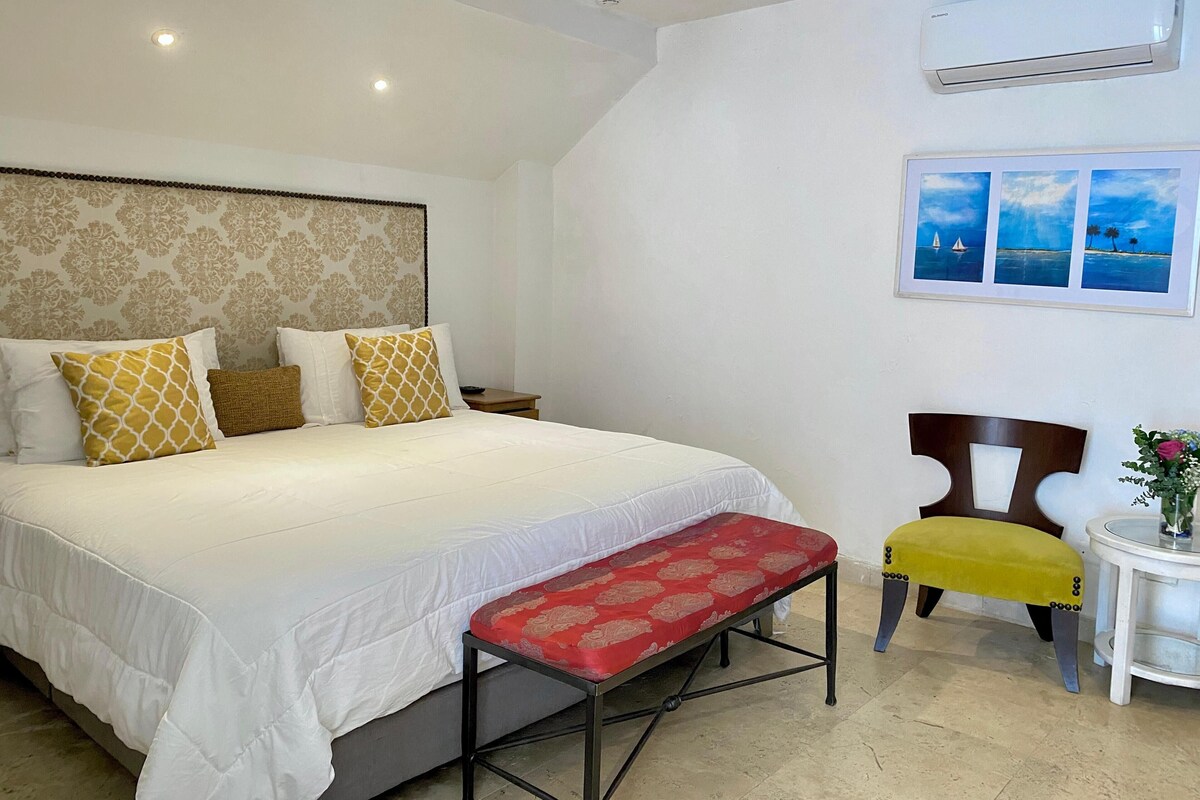 In-room safe, WiFi (free)