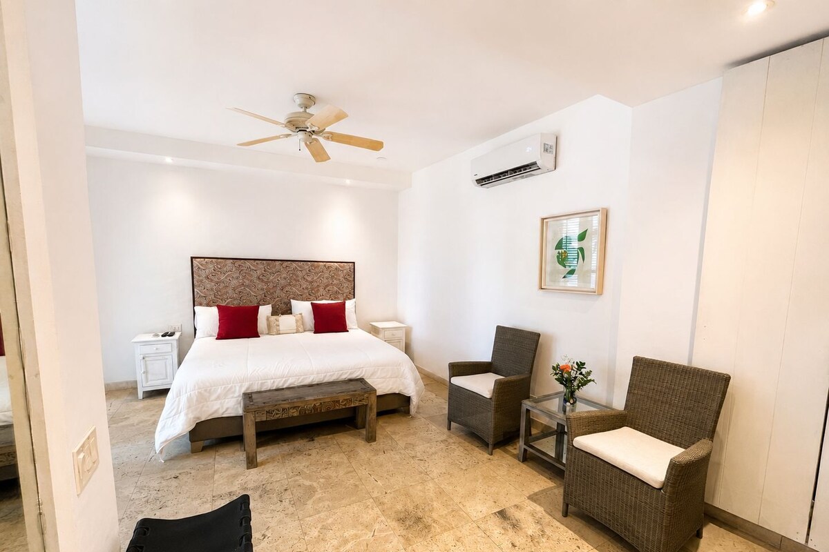 In-room safe, WiFi (free)