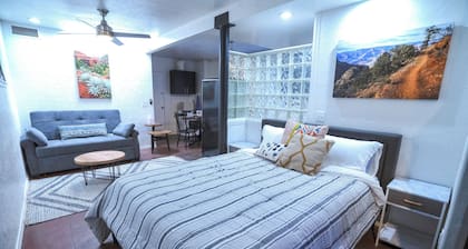 Tranquil studio in charming Williams behind Wine Tasting Room perfect getaway