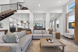 Living area - Luxury 7 bedroom home with private pool & pickleball (Hurricane)