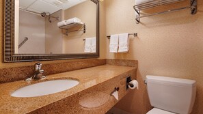 Bathroom - Quality Inn & Suites Morgantown - University Area (Morgantown)
