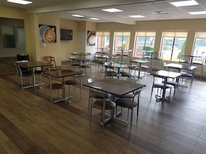 Dining - Quality Inn & Suites Morgantown - University Area (Morgantown)