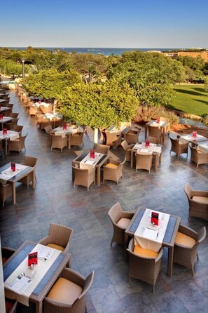Outdoor dining - Occidental Menorca (Sant Lluis)