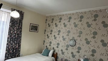 Laptop workspace, iron/ironing board, free WiFi