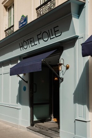 Exterior detail - Hotel de Charonne (Paris)
