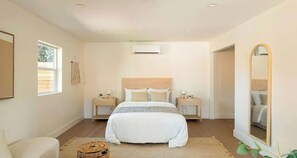 Internet, bed sheets - Sunny Boho Studio Private + Brand New (Los Angeles)