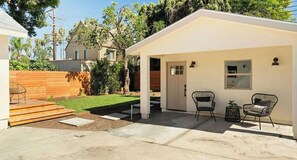 Terrace/patio - Sunny Boho Studio Private + Brand New (Los Angeles)