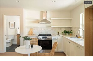 Private kitchen - Sunny Boho Studio Private + Brand New (Los Angeles)