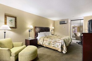 Room - Days Inn and Suites Sea World (San Diego)