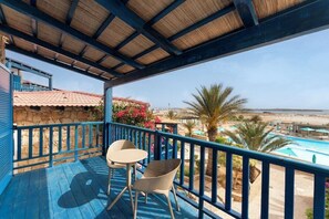 A balcony with a view of a beach and a pool. - Ahg Marine Club Beach Resort (Boa Vista)