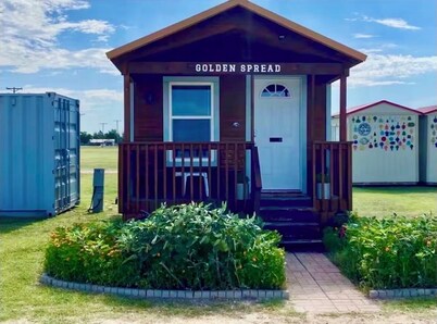 Golden Spread Cabin I Cozy Getaway in Silverton TX