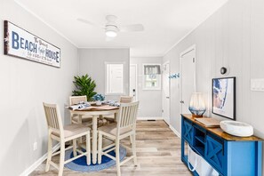 Dining - Sunset Cove 17| Pool + Water Views from Balcony (Ocean City)