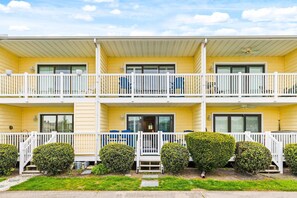 Exterior - Sunset Cove 17| Pool + Water Views from Balcony (Ocean City)