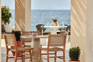 Outdoor dining - Vasia Sea Retreat - Adults Only (Agios Nikolaos)