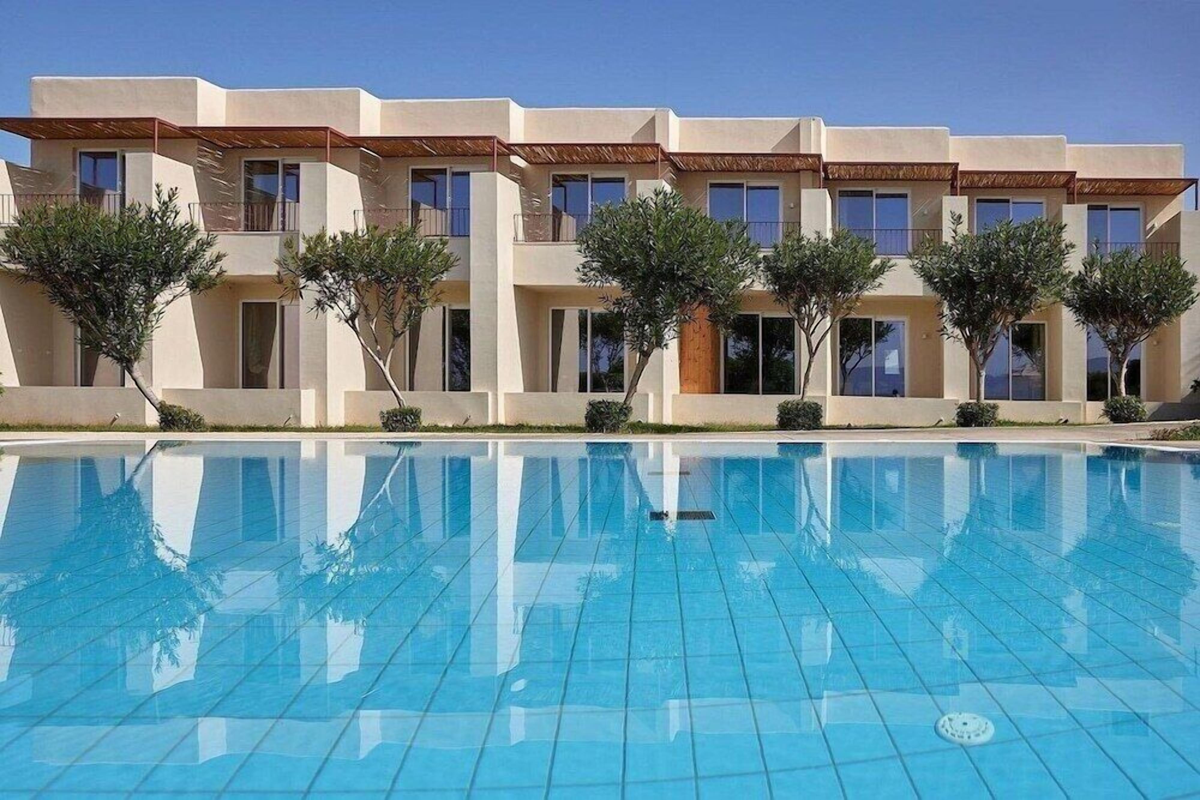 حمام سباحة