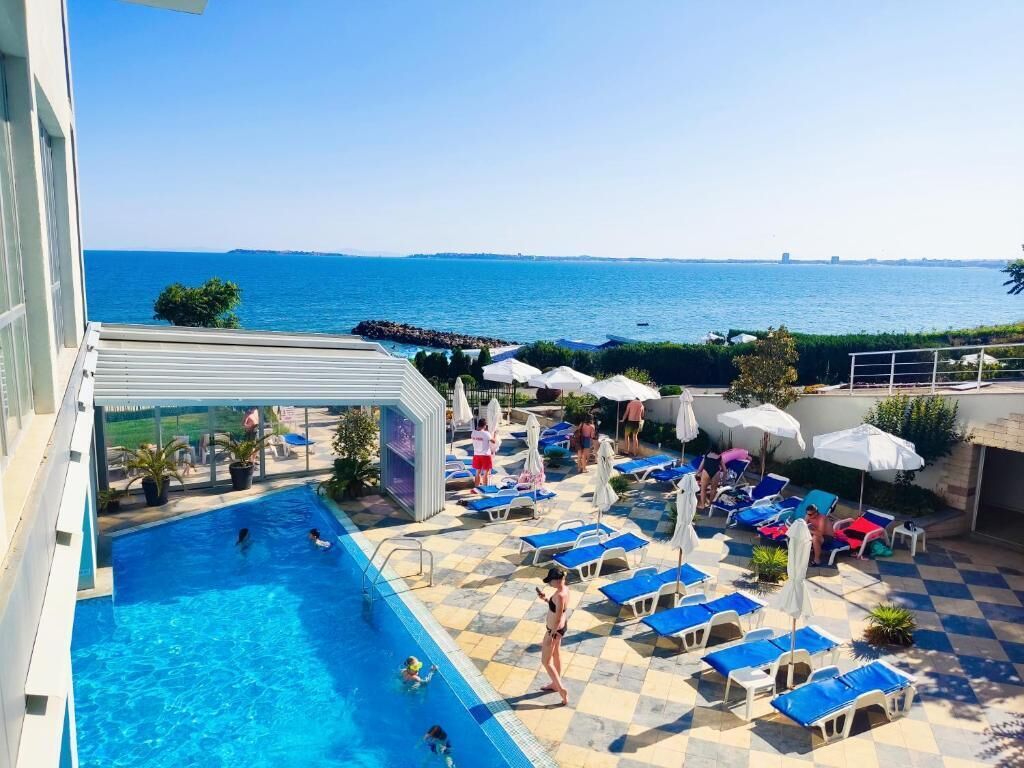 Indoor pool, outdoor pool