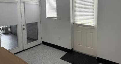 Cozy 1-bedroom cottage in serene Ravenel with AC