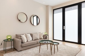 TV - Waou Essence I Tetouan - Short Duration (Madrid)