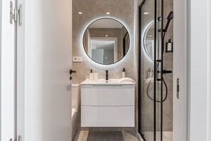 Shower, hair dryer, towels - Waou Essence I Tetouan - Short Duration (Madrid)